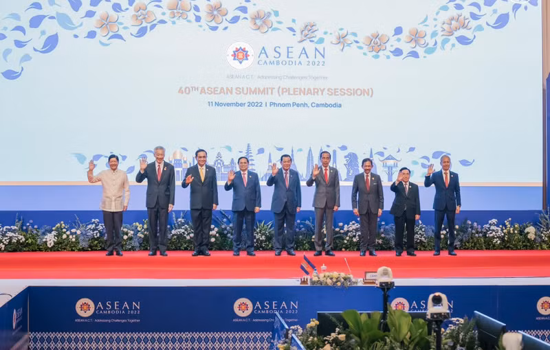 Ассоциация государств Юго-Восточной Азии (АСЕАН) отметила 55-ю годовщину со дня своего основания, достигла активного прогресса в построении единого и самостоятельного Сообщества АСЕАН и играла центральную роль в обеспечении мира, стабильности, сотрудничества и развития. Вступление в силу Соглашения о всеобъемлющем региональном экономическом партнерстве (ВРЭП) способствовало развитию торговли, инвестиций и экономического восстановления в регионе.
