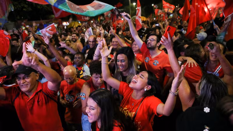 Левые силы вернули свои позиции в Латинской Америке. Руководители левых партий победили на выборах в Чили, Бразилии, Гондурасе, Колумбии и др., что продемонстрировало сильное стремление латиноамериканских народов к целям социальной справедливости и устойчивого развития, солидарности и региональной интеграции.