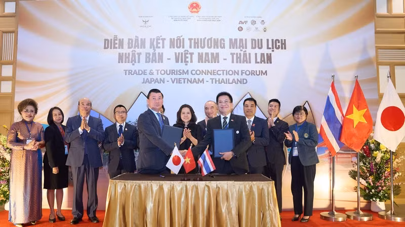 Церемония подписания соглашений. Фото: Генеральное консульство Вьетнама в Фукуоке (Япония)