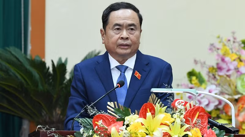 Председатель НС Чан Тхань Ман выступает на встрече с руководителями Парткома Командования 9-го военного округа. Фото: dangcongsan.vn