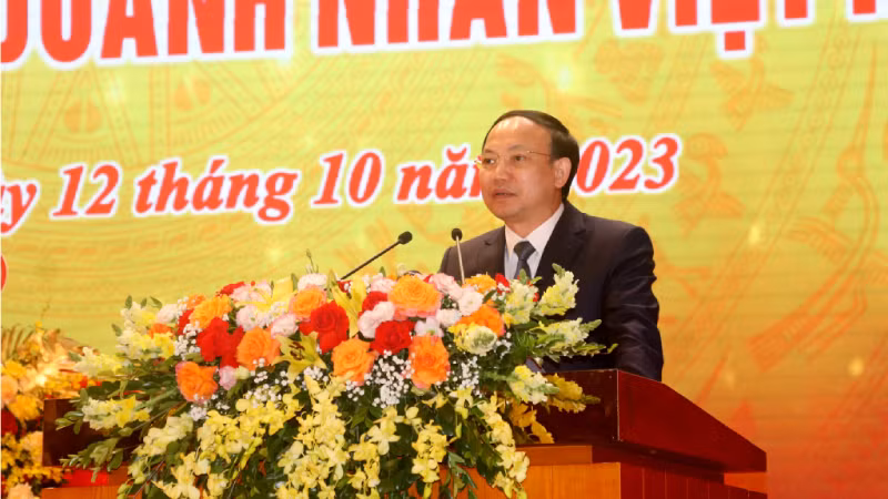 Секретарь Парткома провинции, Председатель Народного совета провинции Куангнинь Нгуен Суан Ки выступает на встрече. Фото: baoquangninh.vn