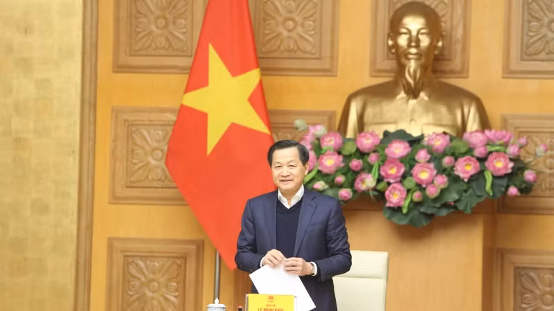 Вице-премьер Ле Минь Кхай выступает с речью. Фото: VGP