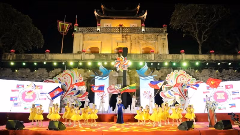 Художественный номер на фестивале. Фото: dangcongsan.vn