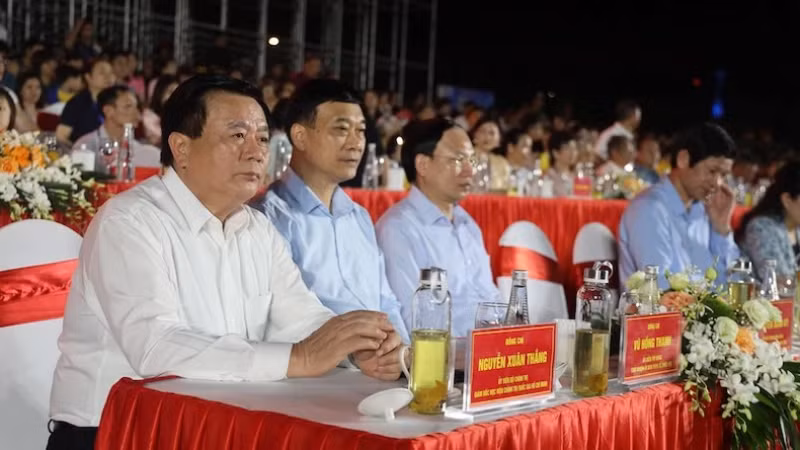 Директор Государственной политической академии им. Хо Ши Мина, Председатель Центрального теоретического совета Нгуен Суан Тханг на мероприятии.