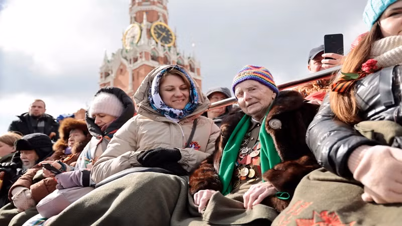 Зрители парада на Красной площади. Фото: РБК Зрители парада на Красной площади. Фото: РБК