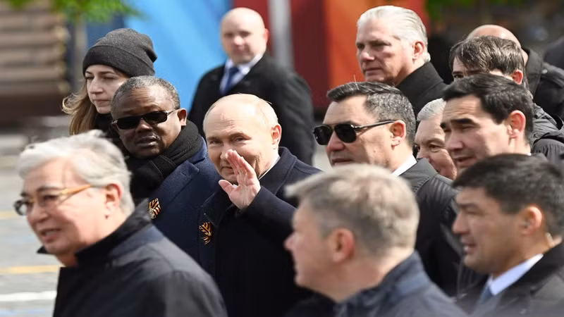 Президент Владимир Путин и главы иностранных государств на Красной площади в Москве. Фото: РИА Новости Президент Владимир Путин и главы иностранных государств на Красной площади в Москве. Фото: РИА Новости