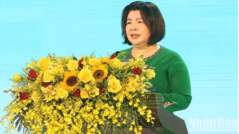 Зампредседателя Центрального правления Союза вьетнамских крестьян Као Суан Тху Ван выступает на церемонии открытия. Фото: ВИА