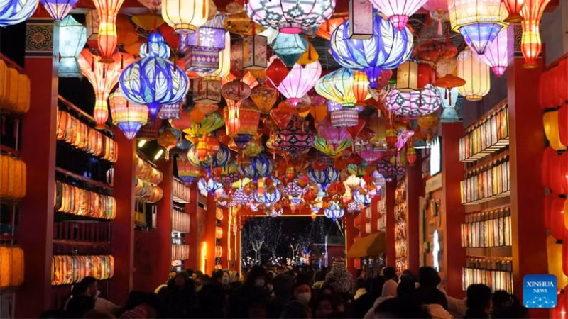 Уникальное пространство для демонстрации фонарей в провинции Хэбэй (Китай). Фото: Синьхуа