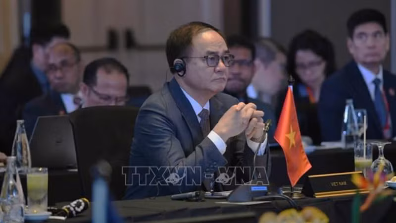 Замминистра Ву Тьиен Тханг на совещании. Фото: ВИА