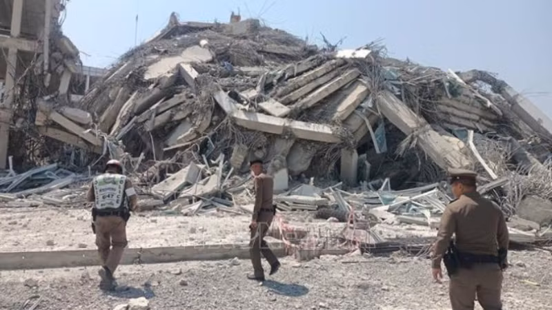 Здание в Бангкоке (Таиланд) обрушилось после землетрясения. Фото: THX/ВИА