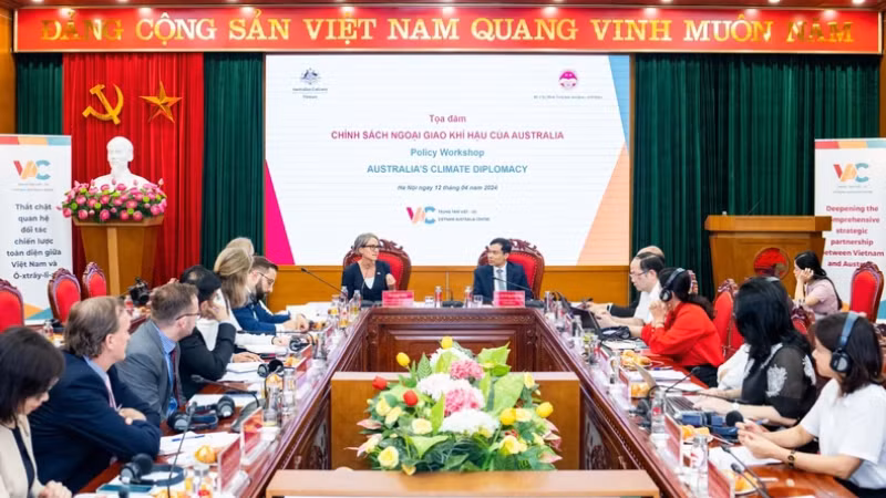 Общий вид беседы о политике по вопросам климата и энергетики в Национальной политической академии им. Хо Ши Мина.