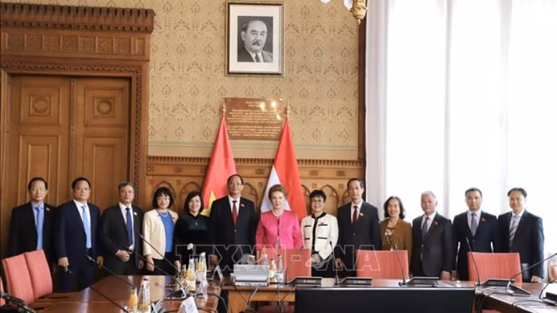 Делегация Парламентов двух стран.