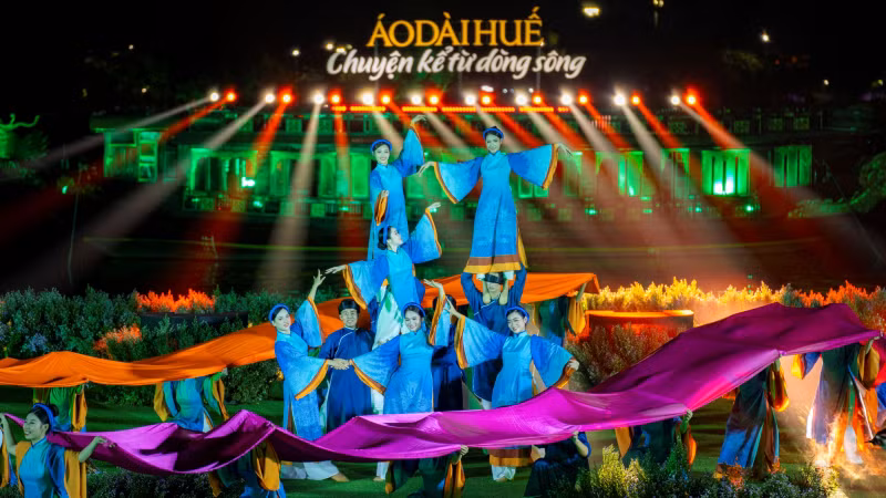 Фестиваль способствовал популяризации и чествованию вьетнамского традиционного платья аозай. Фото: cand.com.vn