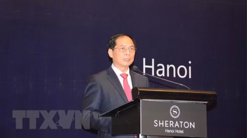 Министр иностранных дел Вьетнама Буй Тхань Шон выступает на церемонии. Фото: ВИА