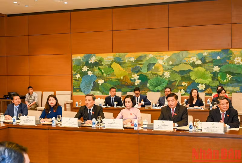 Высокопоставленная делегация НС Вьетнама.