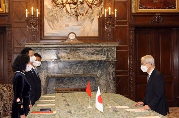 Общий вид встречи между главой Организационного отдела ЦК КПВ Чыонг Тхи Май и Спикером Палаты представителей парламента Японии Хидэхисой Оцудзи. Фото: VNA 