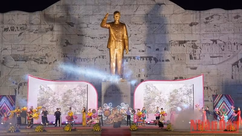 Церемония чествования танца «Сое» представителей народности Тхай. Фото: Куок Туан