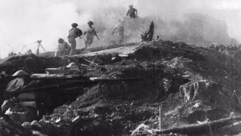 Наши штурмовые отряды атакуют противника на высоте А1. Фото: ВИА