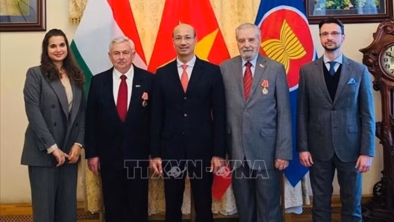 Участники мероприятия фотографируются на память. Фото: ВИА