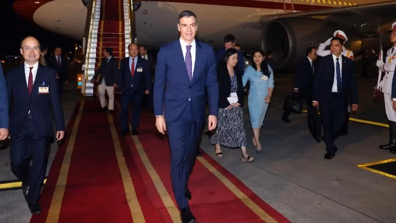 Премьер-министр Испании начинает официальный визит во Вьетнам. Фото: ВИА