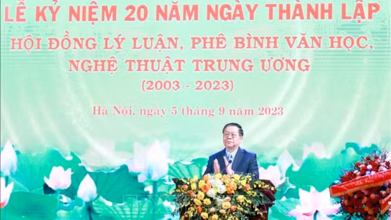 Заведующий Отделом ЦК КПВ по пропаганде и политическому воспитанию Нгуен Чонг Нгиа выступает на церемонии. Фото: ВИА