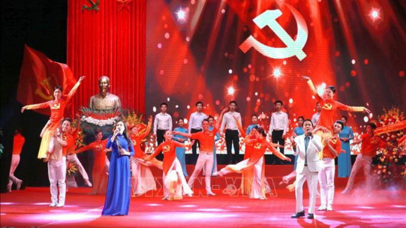 Художественный номер на церемонии. Фото: ВИА