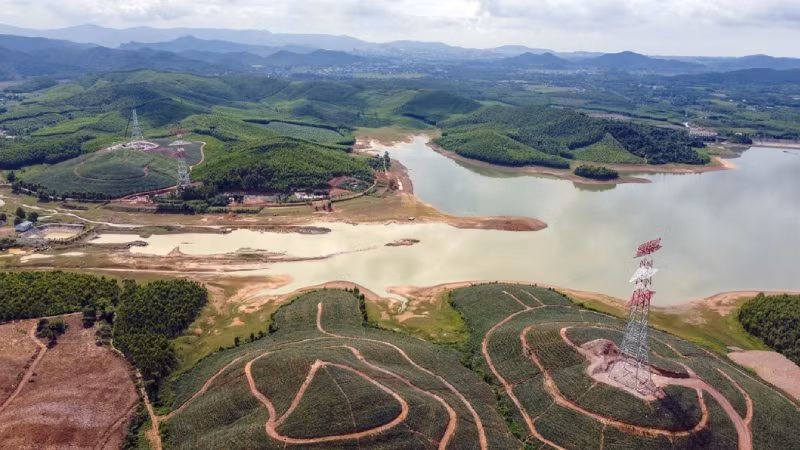 Протяженность линии электропередачи 500 кВ Куиньлыу-Тханьхоа составляет 92 км. Протяженность линии электропередачи 500 кВ Куиньлыу-Тханьхоа составляет 92 км.