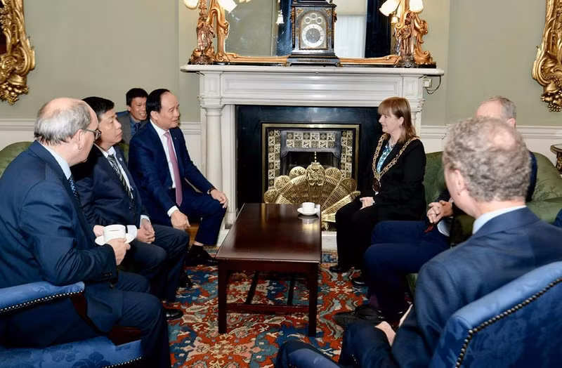 Общий вид встречи между делегацией Ханоя и руководителем Дублина. Фото: VNA