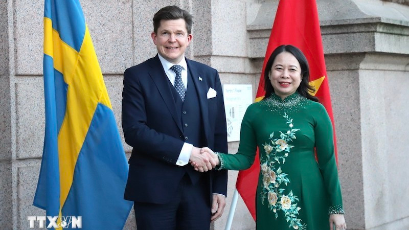 Вице-президент Вьетнама Во Тхи Ань Суан (справа) и Председатель Парламента Швеции Андреас Норлен. Фото: ВИА