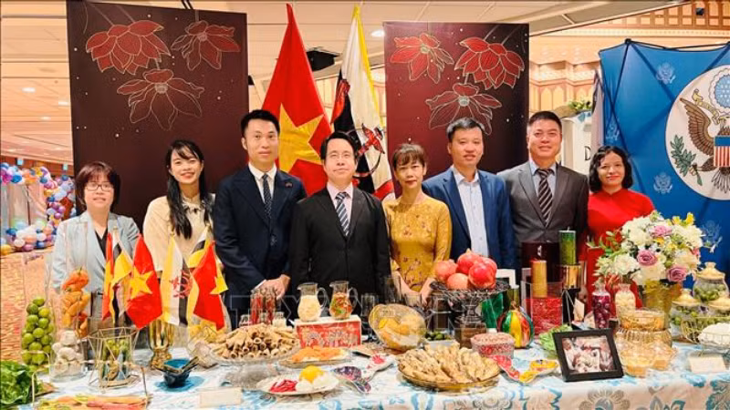 Стенд Посольства Вьетнама в Брунее-Даруссаламе. Фото: ВИА