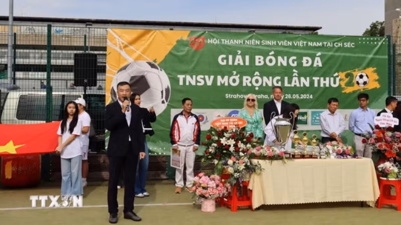 Посол Вьетнама в Чехии Зыонг Хоай Нам выступает с речью. Фото: ВИА