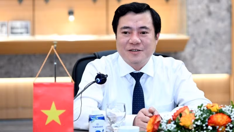 Замминистра Нгуен Шинь Нят Тан выступает с речью. Фото: congthuong.vn