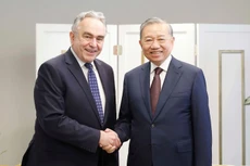 Генеральный секретарь ЦК КПВ То Лам и бывший первый заместителя Государственного секретаря США Курт Кэмпбелл. Фото: ВИА