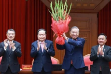 ЦК КПВ XIV созыва единогласно избрал товарища То Лама Генеральным секретарем ЦК КПВ XIV созыва. Фото: ВИА