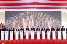 Генеральный секретарь ЦК КПВ То Лам и делегаты проводят церемонию начала строительства начальной-неполной средней школы-интерната Чыонгха. Фото: ВИА