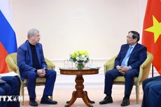 Премьер-министр Фам Минь Тьинь и председатель совета директоров АФК «Система» Владимир Петрович Евтушенков. Фото: ВИА