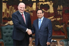 Премьер-министр Фам Минь Тьинь и глава МЧС России Александр Куренков. Фото: Чан Хай