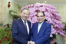 Генеральный секретарь ЦК КПВ То Лам и бывший Генеральный секретарь ЦК КПВ Нонг Дык Мань. Фото: ВИА