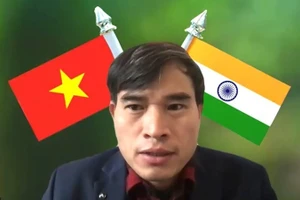 Торговый советник Посольства Вьетнама в Индии Буй Чунг Тхыонг выступает на вебинаре. Фото: ВИА