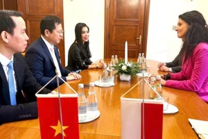 Встреча между Послом Ха Хоанг Хаем и воеводой Нижнесилезского воеводства Анна Жабской. Фото: Посольство Вьетнама в Польше