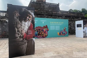 Выставка, посвященная вьетнамскому культурному наследию, в Императорской цитадели Тханглонг.