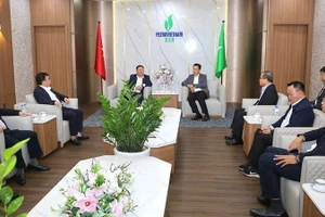 Руководители компании BSR принимают делегацию Министерства промышленности и торговли Лаоса. Фото: ВИА