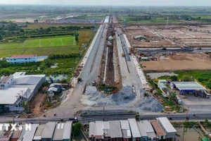 Дорога, ведущая к промышленному зону VSIP Кантхо на пересечении с национальным шоссе 80. Фото: ВИА