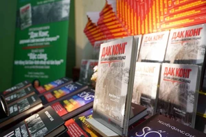 Книга переведена с оригинала на вьетнамском языке на русский переводчиком Владимиром Сербиным, вьетнамоведом Светланой Глазуновой и пожилым редактором Идой Андреевой. Фото: ВИА