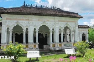 Старинные дома в деревне Донгхоахьеп отличаются гармоничным сочетанием восточных и западных архитектурных стилей. Фото: ВИА