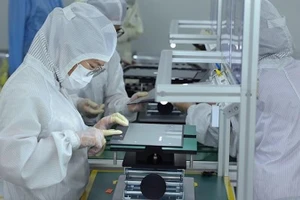 Сборка ноутбуков на заводе Heesung Electronics в промышленном парке Чангзуе, район Анзыонг, город Хайфон. Фото: ВИА