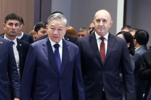 Генсек То Лам и Президент Болгарии Румен Радев на Вьетнамо–болгарском бизнес-форуме. Фото: ВИА