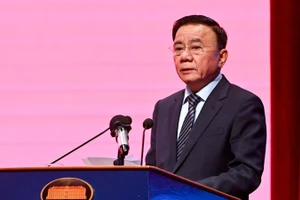 Постоянный член Секретариата ЦК КПВ Чан Кам Ту выступает на конференции. Фото: Зюи Линь