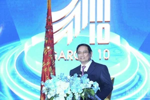 Премьер-министр Фам Минь Тьинь выступает на церемонии. Фото: Чан Хай