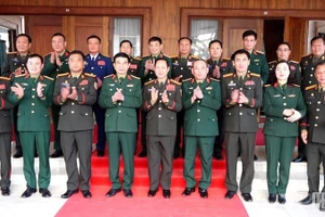 Члены делегаций Министерств обороны Вьетнама и Лаоса. Фото: ВИА
